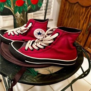 Converse Chuck Taylor *All Star* Shoe Men size 6 - women’s size 8!! Unique color